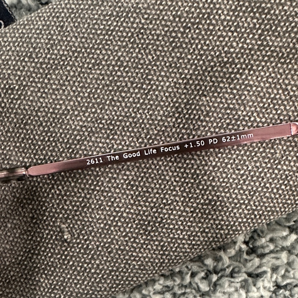 Peepers Metallic Pink Round Glasses—reading glasses - Picture 4 of 6